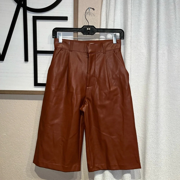 NWT Abercrombie vegan leather brown wide leg shorts size XS‎ - Picture 1 of 5